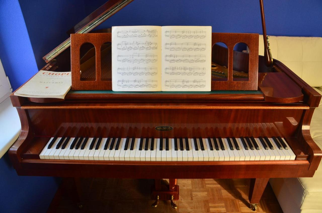 Apartament Dark Amber- 3 Rooms Grand Piano Swinoujscie Exterior foto